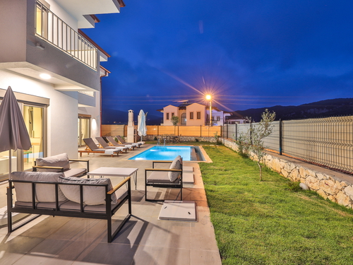  gece  -  Kasım
  | Kaş Çukurbağ'da Modern ve Korunaklı Villa Kiralama